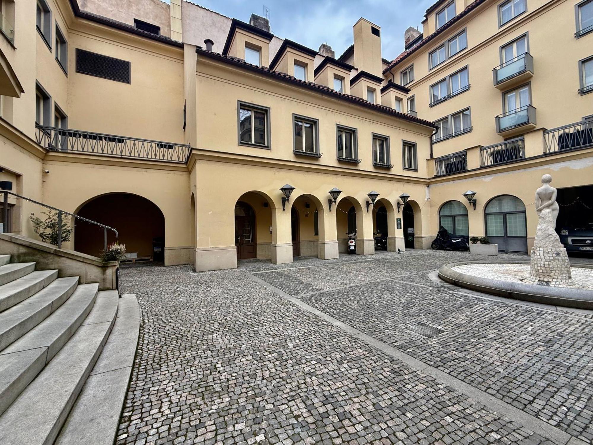Unique Charles Bridge 2Bdr Apartment. Praga Esterno foto