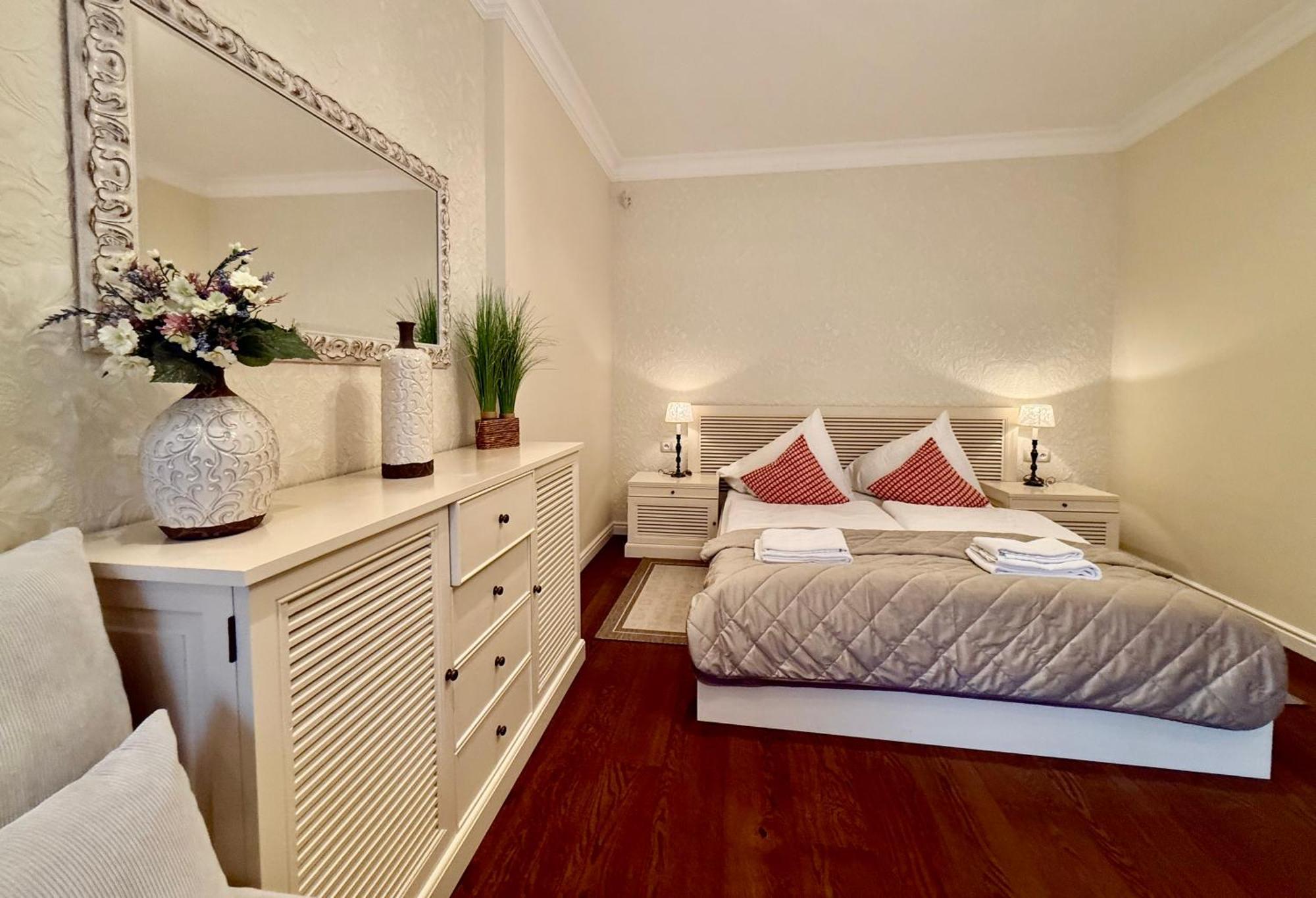 Unique Charles Bridge 2Bdr Apartment. Praga Esterno foto