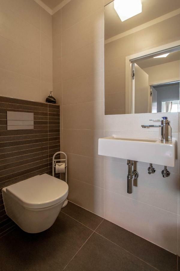 Unique Charles Bridge 2Bdr Apartment. Praga Esterno foto