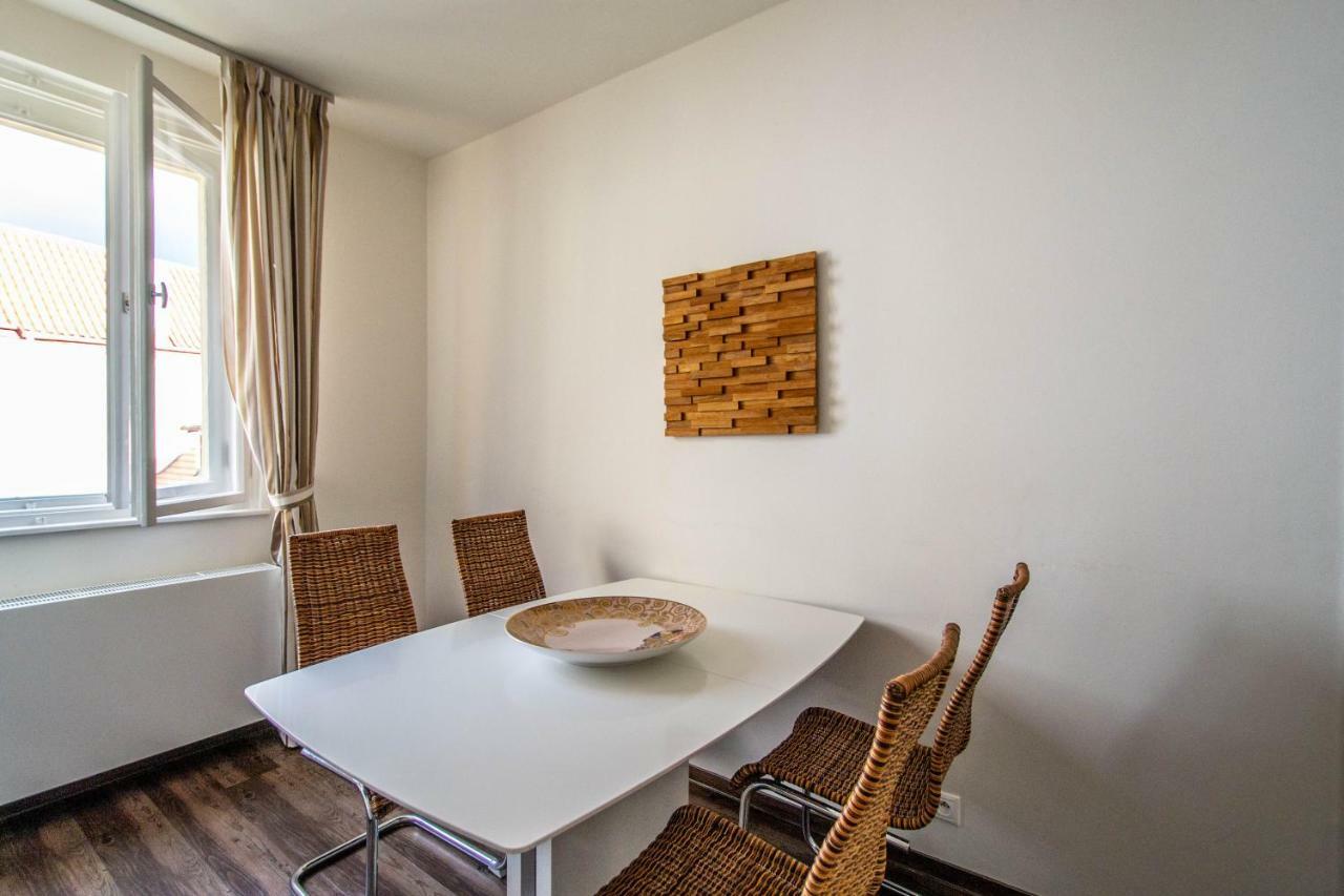 Unique Charles Bridge 2Bdr Apartment. Praga Esterno foto