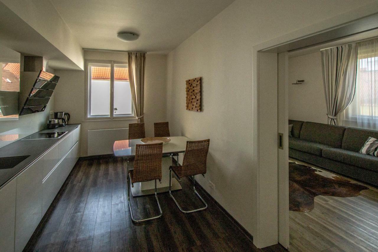Unique Charles Bridge 2Bdr Apartment. Praga Esterno foto